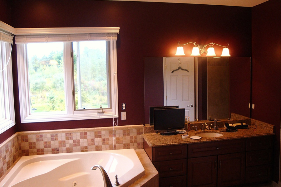 A bathroom that's recently been painted